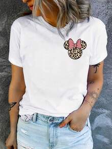 T-shirt à manches courtes pour femmes avec une impression recto-verso représentant une image de dessin animé de Minnie Mouse de Disneyland. Ce t-shirt décontracté et élégant à col ras-du-cou est légèrement extensible, non transparent et fabriqué dans un matériau facile d'entretien. - Blanc - Voir 6