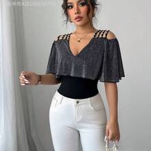 Fengyu Women's Clothing Store Camiseta casual, elegante y con estilo para mujer, de manga corta, cuello en V, con tirantes de volantes, hombros calados, detalles con cuentas, de tela de punto negra, de corte ajustado y elástica - Negro - Ver 5
