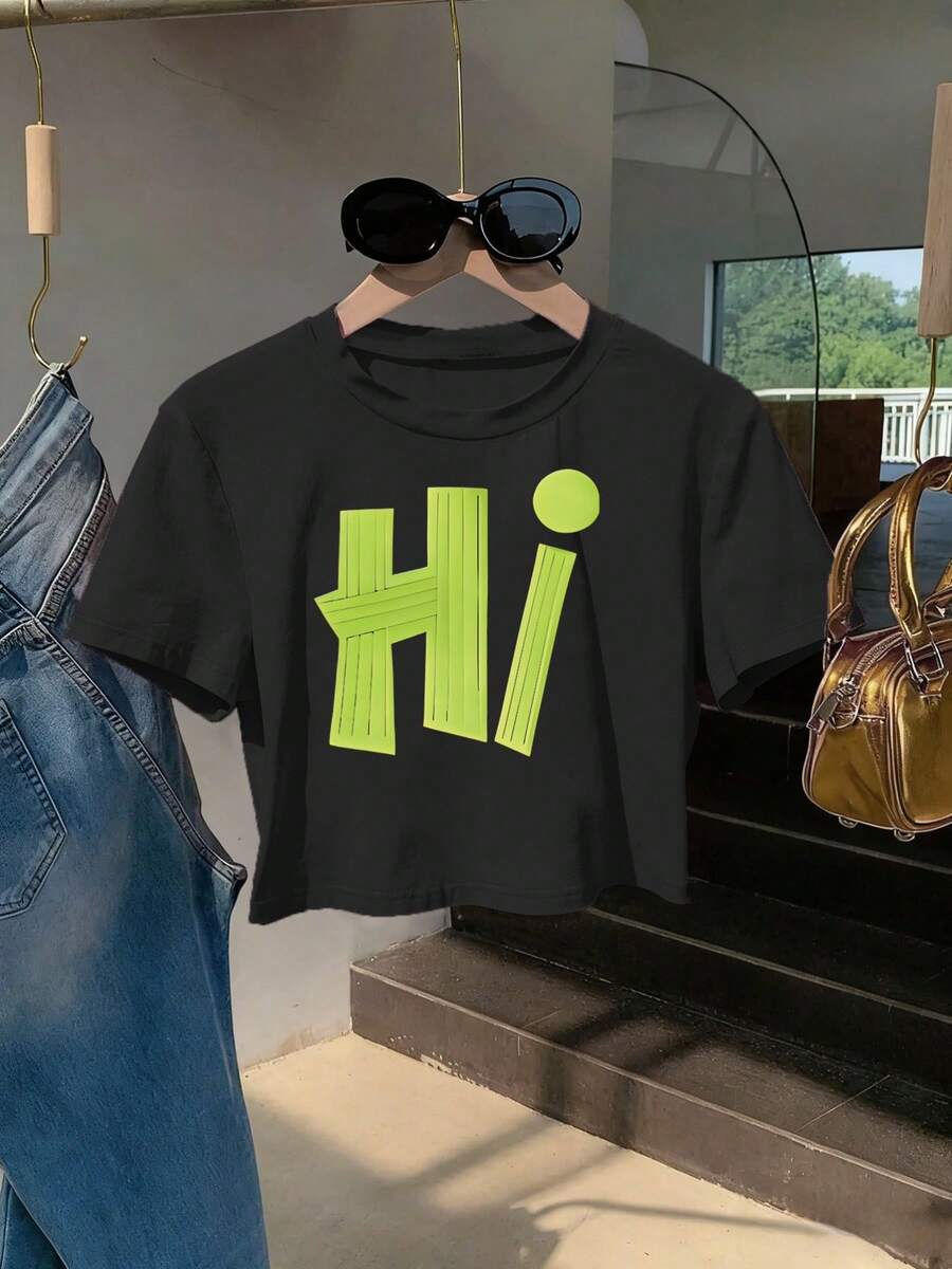 Women's Short-Sleeved Crew Neck T-Shirt, A Casual, Stylish, And Flattering Y2K Fitted Crop Top Made From 100% Cotton, Machine Washable, And Easy To Care For. It Features A Vibrant Green Color With Eye-Catching Letter Prints, Perfect For Summer 2026. - 黑色 - 查看 1