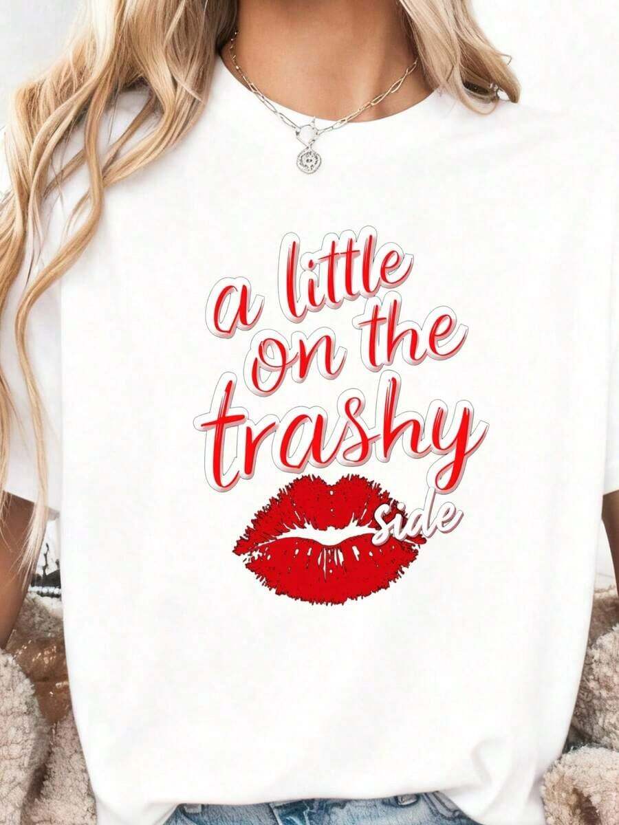 Women's Short-Sleeved T-Shirt With A Fun Graphic Design Of Red Lips 'A Little Bit Spicy', Comfortable And Soft, Perfect As A Gift For Friends Or Yourself, Ideal For Stylish Everyday Wear, 100% Cotton. - 白色1 - 查看 1