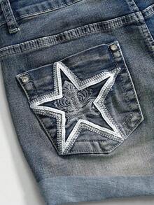 Shorts de mezclilla de talle bajo con un elegante estilo Y2K para mujer. - Celeste - Ver 4