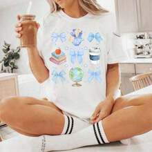 Teacher T-Shirt With Blue Bows, Bow T-Shirt For The First Day Of School, Thank You Gift For Teachers, Preppy Gift For Teachers, Blue Bow T-Shirt, Short-Sleeved Beach Style T-Shirt, Unisex Vintage Street Style T-Shirt, Loose Fit, Cotton, Short-Sleeved, Round Neck, Blouses For Women. Blouses.Casual Blouses For Ladies. - 白色 - 查看 1