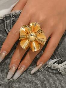 1pc Elegant 3D Floral Earrings For Women - Yellow Gold - View 2