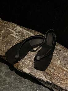 2026 Summer New Square Toe Flat Sandals For Women, French Style Minimalist Elegant INS Vacation Comfortable Flat Roman Sandals,Flip Flops - Black - View 11