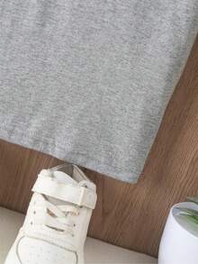 Lightweight Children's Short-Sleeved T-Shirt With A Sun And Sunglasses Print. Ideal For Home Use, Summer Wear, And Playtime, And Easy To Care For. - 灰色 - 查看 5
