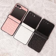 CHOKBODY Matte Embossed Floral Texture Litchi Grain Artificial Leather Folding Phone Case With Middle Hinge Protection, Compatible With Samsung Galaxy Z Flip 8/7/7FE/6/5/4 5G Folding Phone Protective Cover - White - View 4