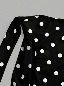 Vestido corto de verano minimalista de mujer con tirantes de lazo, sin mangas y de unicolor asimétrico con lunares blancos - Negro - Ver 4