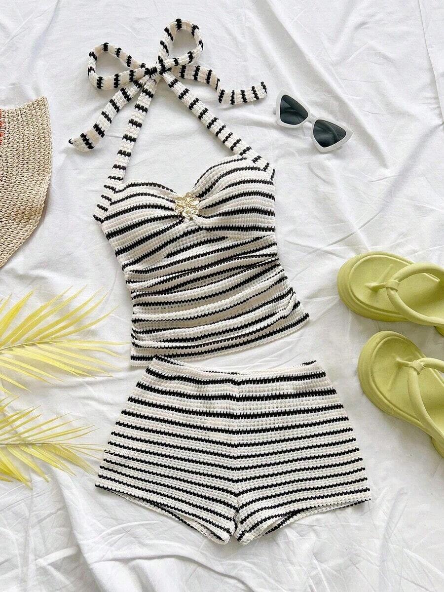 Conjunto de 2 piezas de top corto halter con decoración metálica floral y shorts súper cortos de punto texturizado para mujer, adecuado para fiesta, Navidad, cita, discoteca, - Blanco y Negro - Ver 1