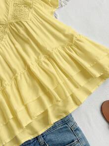 Nuevo 2026 Blusa de mujer de verano de color liso minimalista con encaje calado en el frente, manga corta y dobladillo multicapa - Amarillo - Ver 6