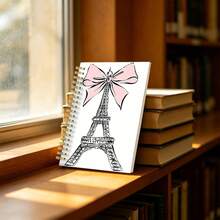 DANPERJI 1 cuốn sổ tay xoắn ốc hình kim tự tháp A5 - Sổ nhật ký Paris với nơ hồng và bìa đen trắng in hình Paris, gáy phẳng, phù hợp cho phụ nữ, giáo viên và sinh viên đại học, các trang bên trong có kẻ ô vuông - Sổ nhật ký du lịch, sổ kế hoạch. - Nơ hồng - Xem 3