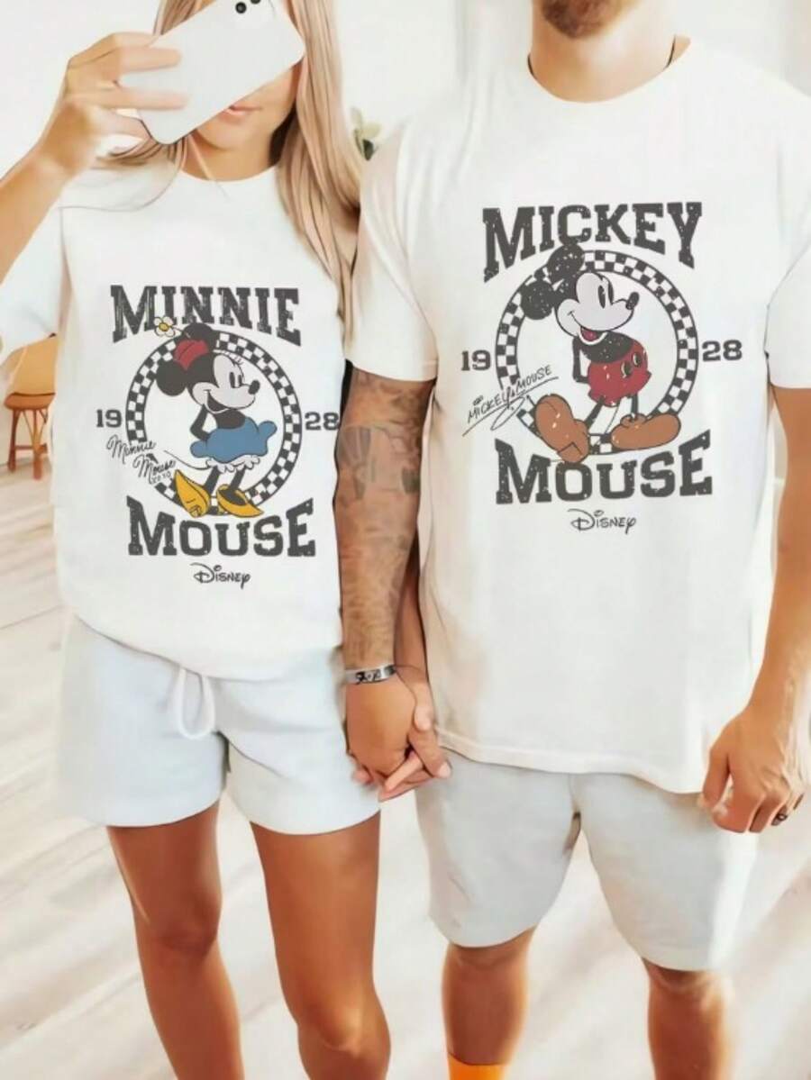 Disney Retro Logo Feng Minnie Mickey Cartoon Print, Short Sleeve Shirt For Lovers In Everyday Life, Machine Washable, Suitable For Dates And Parties, Ideal Gift For Disney Fans, Classic Casual Round Neck And Short Sleeves. - White Man - View 1