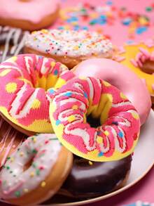 1 par de calcetines de media caña color rojo rosa brillante con estampado de donuts con chispas de caramelo, unisex, conjunto de regalo de postre de donuts en caja rosa, diseño creativo y realista de donuts, adecuado para Halloween/Festival/Pascua/Carnaval/Navidad/Día de la Madre/Temporada de Graduación como regalo sorpresa, calcetines personalizados para uso diario, pieza de atuendo casual, excelente regalo para oficina/gimnasio/hogar/viaje corto/correr/deportes al aire libre en todas las ocasiones - Rosa - Ver 4