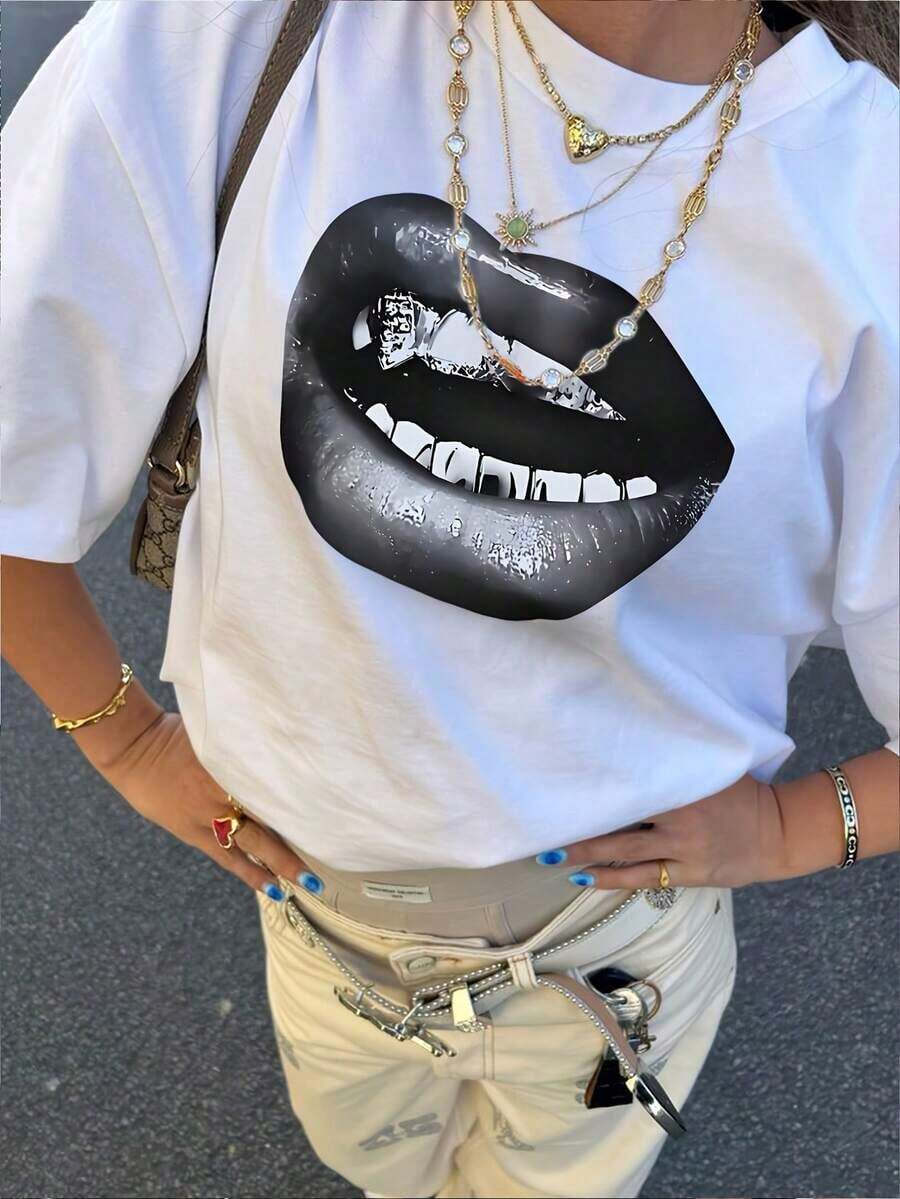 Branded Short-Sleeved T-Shirt With A Round Neck And Large Lips Print, 2026 Summer Clothing For Women, Vacation Outfits, Women's Summer Clothes, Tops, Country-Style Concert Outfit, Women's Concert Outfit, Urban Vintage Style, Unisex, Loose-Fitting, Cotton, Short-Sleeved, Round Neck, Blouses For Women. Casual Blouses For Ladies. - 白色 - 查看 1