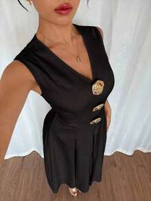 Vestido de línea A sin mangas con cuello en V, con decoración de botón metálico rosa dorado, cintura ceñida - Negro - Ver 7