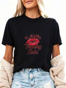 Women's Short-Sleeved T-Shirt With A Fun Graphic Design Of Red Lips 'A Little Bit Spicy', Comfortable And Soft, Perfect As A Gift For Friends Or Yourself, Ideal For Stylish Everyday Wear, 100% Cotton. - 黑色3 - 查看 3