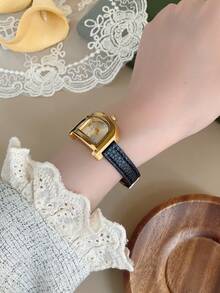 1pc Retro Style Adjustable Strap Quartz Women's Watch Elliptical With Roman Numeral Scale For Compact And Perfect For Daily - Black - View 5