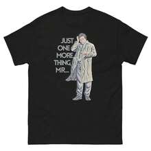 Camiseta con Frase de Detective Vintage |   Camiseta con Gráficos de TV Misteriosos de los 70s Retro |   Top estilo gabardina clásica |   Camiseta de regalo de Cult Cinema - Negro - Ver 7