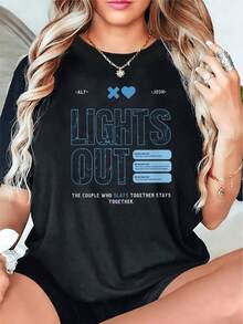 Ropa de moda para mujer de primavera/verano, con un estilo callejero americano Y2K. El diseño combina una tipografía con efecto craquelado, un cuadro de chat y las iniciales "CP", un diseño típico para productos hechos por fans que transmite una sensación de "código secreto". - Negro - Ver 1