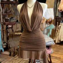 . . NostaNoir Vestido de mujer con cuello halter, espalda descubierta y volantes en el bajo - Camel - Ver 5