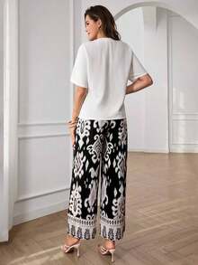 Conjunto informal de 2 piezas de mujer para vacaciones, con blusa de manga corta tipo murciélago de unicolor y pantalones de pierna ancha con estampado floral, para primavera/verano/otoño - Multicolor - Ver 2