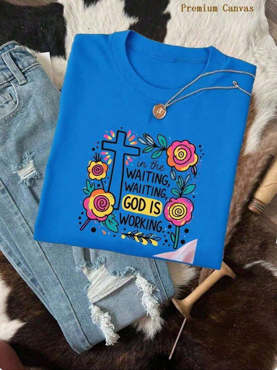 1 Women's Rugby Match Day Print T-Shirt, Bohemian Style, Retro Crew Neck, Short Sleeve, Ideal As A Casual Gift, With 'In The Waiting, God Is Working' Print With Cross And Flowers On A Cowhide Leather Background - Women's Printed Crew Neck Short Sleeve T-Shirt - Vintage Street Style, Unisex, Loose Fit, Cotton, Short Sleeve, Crew Neck, Blouses For Women. Casual Blouses For Ladies. - 藍色 - 查看 1