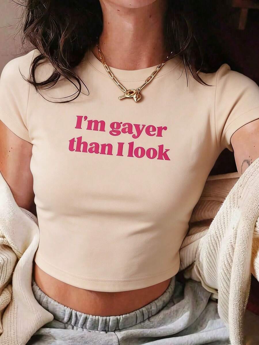 I'm Gayer Than I Look LGBTQ+ Pride Crop Top - Short Sleeve Fitted Black T-Shirt, Comfortable Casual/Daily/Party Wear, Soft Fabric2026-Cozy Winter Essential & Casual ChicCasual Vacation Travel Souvenir Clothing 2026 - Cozy Summer Essential & Casual Chic Tops - 杏色 - 查看 1