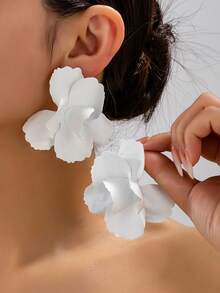 1對誇張金屬琺瑯花朵耳環，適合女性派對及各種場合 - 白色 - 查看 1