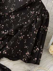 Nuevo 2026  Vestido con estampado floral diminuto, elegante y encantador, con cuello en V y cinturón, con nudo bohemio para mujer, volantes en el bajo, manga envolvente corta, cuello - Negro - Ver 4