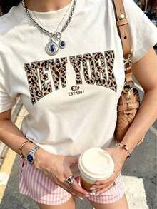 Camiseta oversize con estampado de leopardo vintage y gráfico, top casual de manga corta estilo Y2K, ropa urbana de calle en blanco - Beis - Ver 2