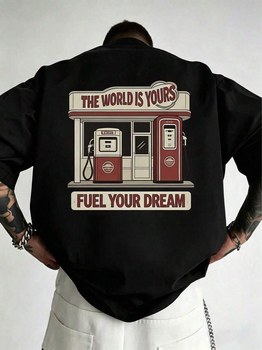 Camisa de manga corta con ilustración de estación de servicio retro y texto WORLD IS YOURS, estilo urbano juvenil GJW7 - Negro - Ver 1