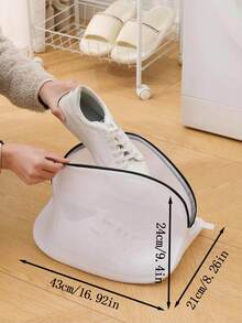 1pc/2pcs Mesh Shoe Storage Bag, Shoe Washing Filter Bag, Laundry Bag For Sneakers 360° Deep Cleaning, Mesh Structure Allows Water And Detergent To Fully Circulate And Penetrate For 360° Dead-Angle Cleaning; Shoe Washing Bag Physically Isolates Shoes From Washing Machine Inner Wall, Preventing Hard Objects Like Shoe Soles From Bumping Or Scratching The Washing Machine Drum During Spin Drying; In Addition To Cleaning Various Shoes, It Can Also Be Used As A Travel Storage Bag To Isolate Dirty Shoes Or Store Clothing - View 4