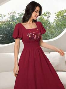 xheModelyn Vestido de manga corta con cintura anudada, volantes y bordado floral, estilo vacacionalxhe - Burdeos - Ver 5