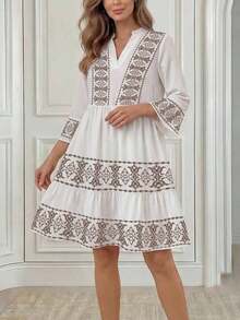 Vestido midi con cuello en V y estampado floral blanco para mamá, ideal para vacaciones en la playa - Multicolor - Ver 4