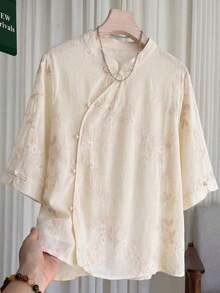 Camisa de lino con bordado al estilo chino - Blusa de verano con cuello mao y manga corta con patrón floral disperso y botones laterales - Albaricoque - Ver 4