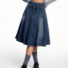 guang zhou mi qian shang mao  Falda mini plisada de línea A de denim azul para mujer - Azul lavado oscuro - Ver 2