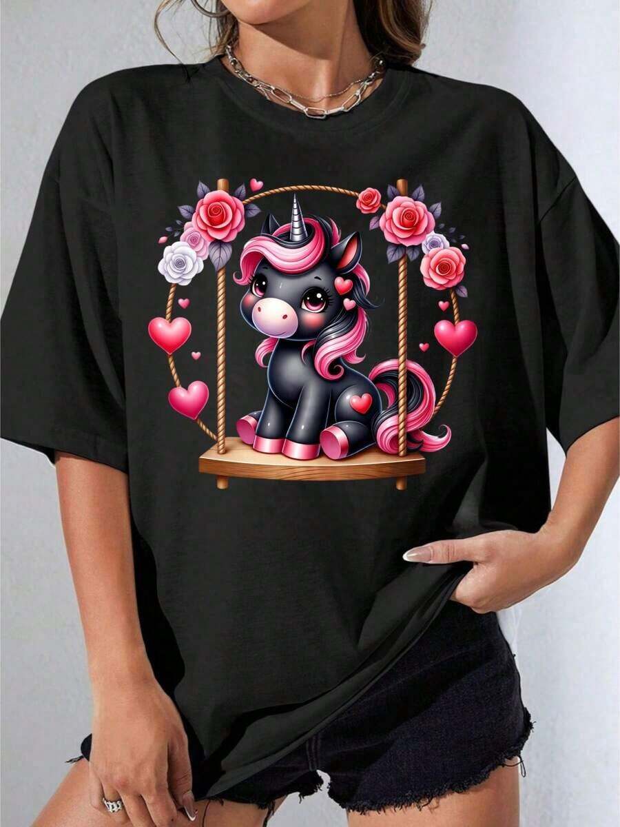 White T-Shirt For Girls With Unicorn Design, Cute White T-Shirt With Pink Hair Unicorn And Hearts On A Swing, Floral Design For Women, Casual Wear, Party Outfit, Fashion Piece, Printed T-Shirt For Outdoor Party, Casual, Suitable For Spring, Summer And Autumn. - 黑色 - 查看 1