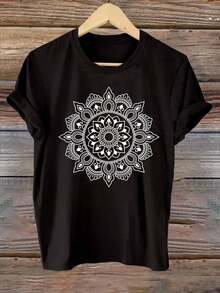 Camiseta de manga corta con cuello redondo y diseño de mandala direccional - Negro - Ver 1