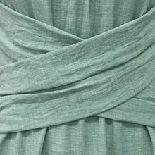 . .  Vestido casual sin mangas de color verde oliva para mujer con diseño de cintura cruzada, estilo minimalista que muestra elegancia, adecuado para uso diario, té de la tarde, reuniones casuales y viajes de negocios ligeros - Caqui - Ver 5