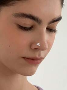 Accesorios para perforación del Body humano - Flor pequeña de plata S925 con incrustación de diamante, perno nasal de rosca con parte superior plana y perno para el hueso nasal - soltero - Ver 2