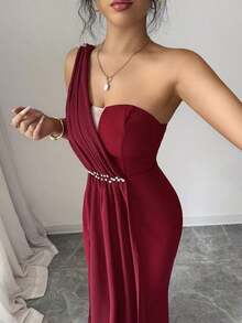 lenzya Vestido elegante y romántico para mujer con decoración de perlas, hombro asimétrico, corpiño, cintura ceñida, bajo de cola de pez, patchwork de tela, adecuado para fiestas y reuniones - Burdeos - Ver 5