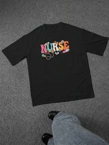 The Print Features The Word NURSE With Colorful Medical Elements Such As A Stethoscope, Syringe, Pills, And Flowers, Symbolizing Dedication, Care, And Positive Energy Towards The Nursing Profession. This Men's T-Shirt Is Made Of 100% Cotton, Is Casual And Comfortable, Ideal For Everyday Wear, And Makes An Inspirational Gift. - 黑色 - 查看 2