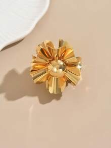 1pc Elegant 3D Floral Earrings For Women - Yellow Gold - View 3