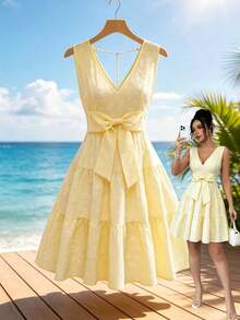 xheGlowEve Nuevo Llegado de Verano: Vestido Formal, Vestido Exquisito - Sin Mangas, Diseño de Cuello en V, Estampado Floral y Floral Menudo, Tela de Jacquard Texturizada, Silueta de Línea A, Decoración de Cadena de Perlas en la Espalda. Esta Pieza Inspirada en el Vintage Francés Combina el Ambiente de Resort y la Dulce Elegancia, con un Corte de Línea A Estilizador. Vestido de Cuello en V sin Mangas, Vestido Mini de Verano, Vestido de Resort para Mujer, Vestido de Verano Casual, Vestido Floral Menudo de Margarita Amarilla Claro, Vestido con Espalda Abierta y Adorno de Cadena de Perlasxhe - Amarillo claro - Ver 6