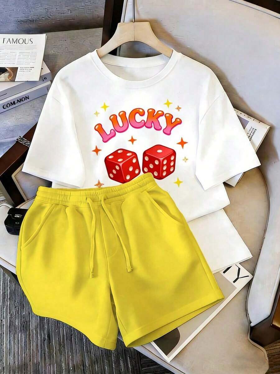 Local Store, A Women's Short-Sleeve Tee With A Retro American Style, Relaxed Fit, And Printed Design (Pants Are For Styling Suggestions Only). This Simple Yet Stylish Piece Features A Tropical-Themed Printed Letter Pattern, Making It A Must-Have For Creating A Laid-Back Holiday Look, Perfect For Occasions Like Labor Day And Mexican Independence Day. - 白色 - 查看 1