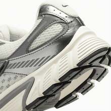 Nike Men's V5 RNR Phantom Pencil Point - 顏色預設值 - 查看 8