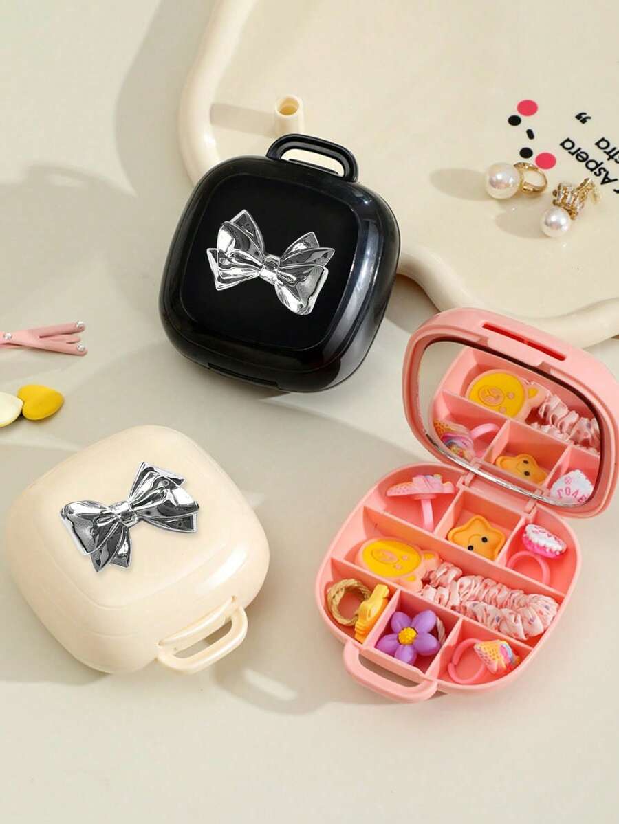 1 hộp đựng trang sức mini cầm tay có gương, trang trí nơ dễ thương, tích hợp lược nhỏ tiện dụng, có 4 màu với nơ bạc trang trí, phù hợp đựng bông tai, dây chuyền, nhẫn, phụ kiện tóc, thuốc, quà tặng tuyệt vời cho bạn gái, Ngày của Mẹ, Ngày Lễ Tình Nhân, Ngày Nhà Giáo, Giáng Sinh, Sinh Nhật
