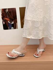 女士波点方头人字拖，新款夏季小众不对称鞋跟设计凉鞋，百搭高跟穆勒鞋，时尚通勤高跟拖鞋 - 黑與白 - 查看 2