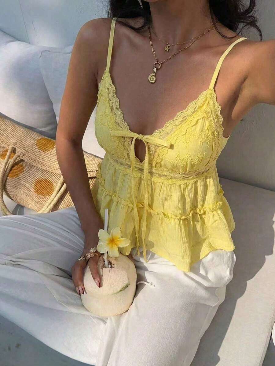 Top de encaje color albaricoque para mujer, de tela tejida sólida con empalmado de encaje, adecuado para citas, vacaciones y verano en la playa - Amarillo - Ver 1