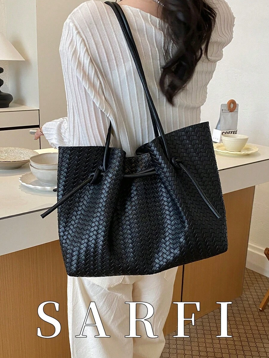 現代極簡編織紋理女款托特包，獨特編織設計單肩包，夏季新款純黑百搭單肩包，輕量大容量購物旅行包，附磁吸開合多口袋內裡組；耐用PU材質女款手提包；適合送禮給朋友、購物、約會、通勤、攝影、度假