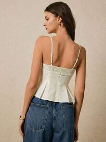 Top de cami con detalle bordado y volante de tirantes finos - Ideal para un verano elegante y con estilo, Blusas de mujer con volante, Blusas de tirantes finos, Blusas de verano lindas, Bordadas, Ropa casual y elegante - Albaricoque - Ver 2